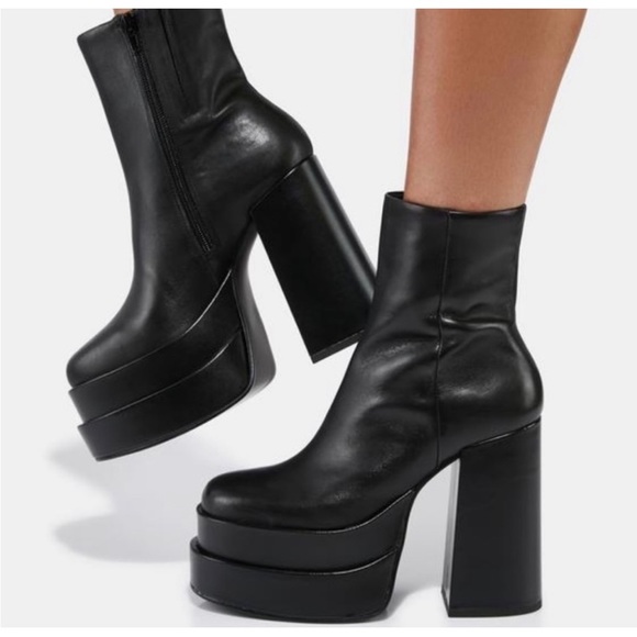 Steve Madden Shoes - Steve Madden Cobra Boots Size 8